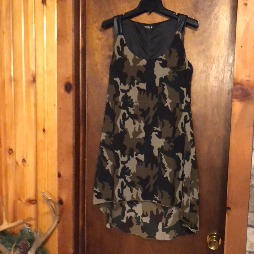 Indulge sz medium camo camouflage hi/low dress